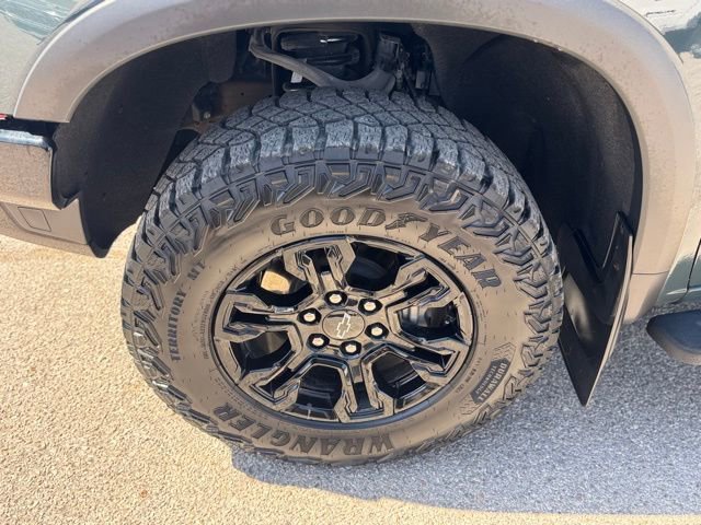 Used 2025 Chevrolet Silverado 1500 ZR2 w/ Technology Package AWD/4WD image 9