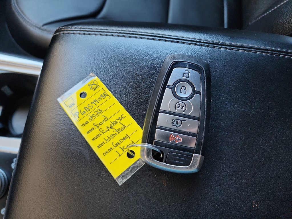 Used 2023 Ford Explorer Limited w/ Equipment Group 301A AWD/4WD image 44