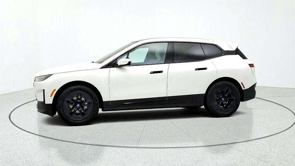Used 2025 BMW iX xDrive50 AWD/4WD image 8