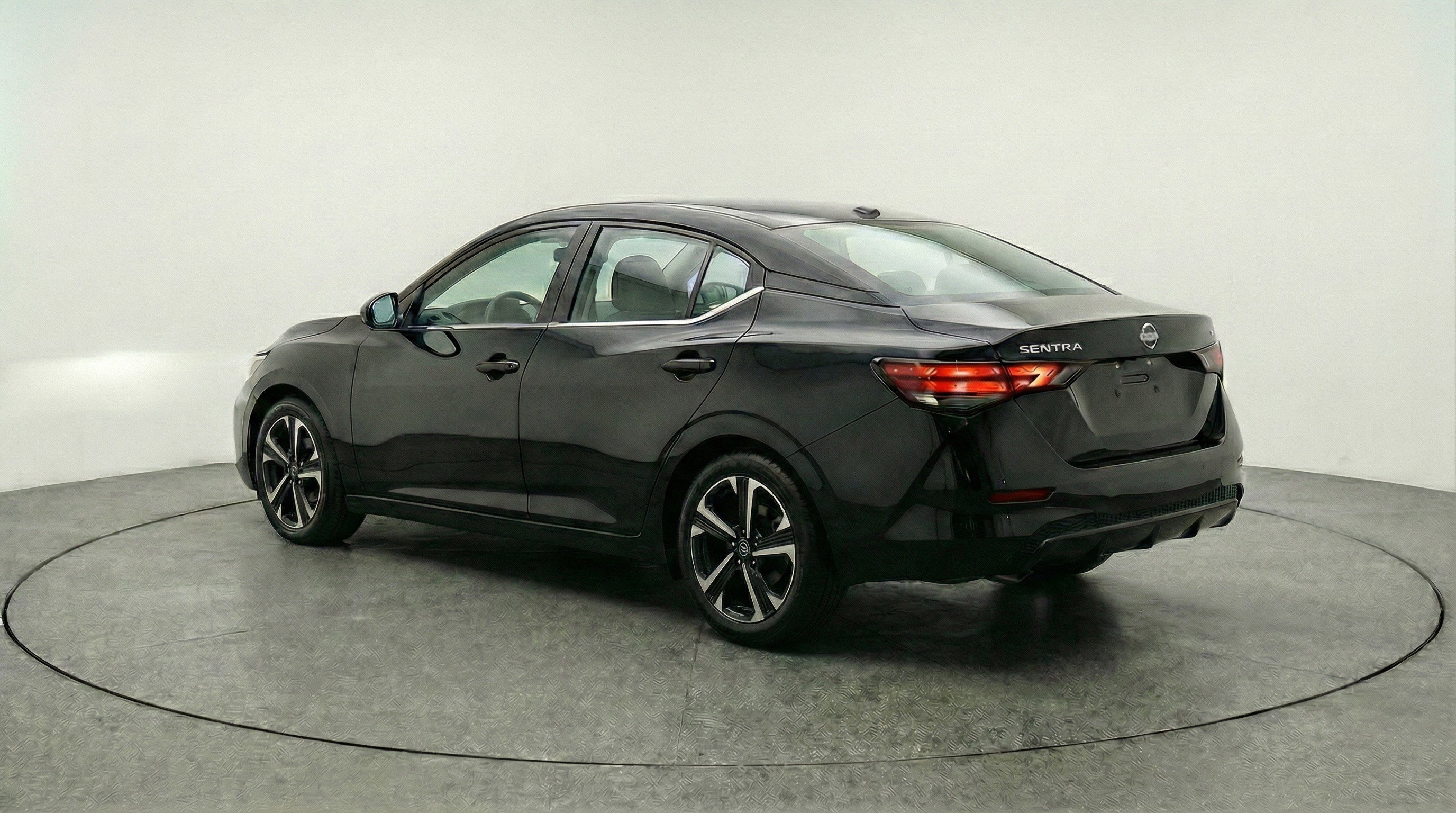 Used 2025 Nissan Sentra SV image 6