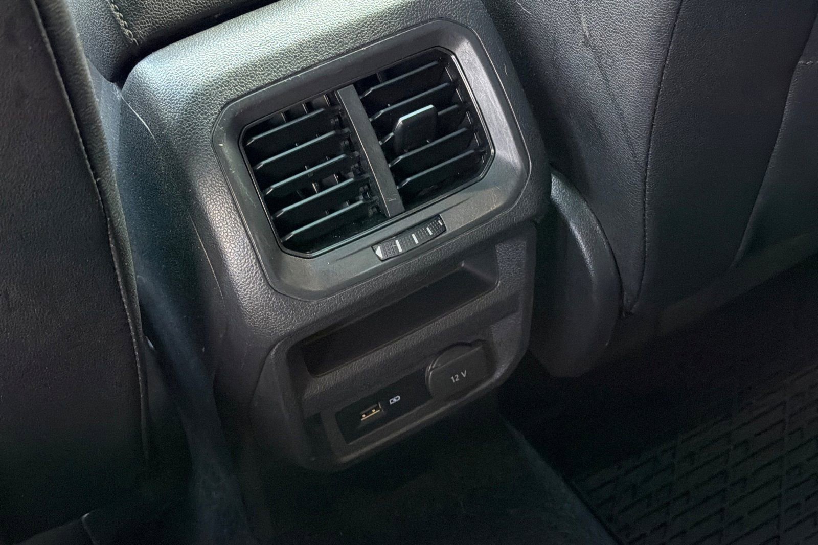 Used 2020 Volkswagen Tiguan SE w/ Panoramic Sunroof Package image 14