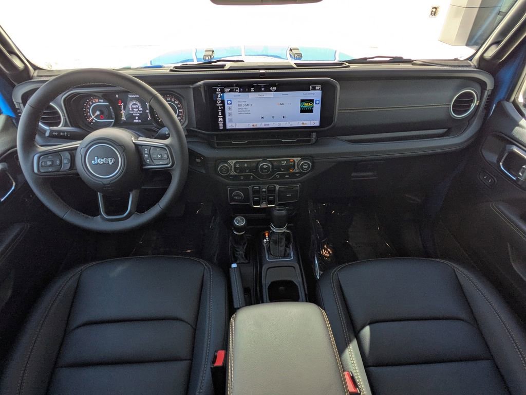 Used 2025 Jeep Gladiator Sport image 16