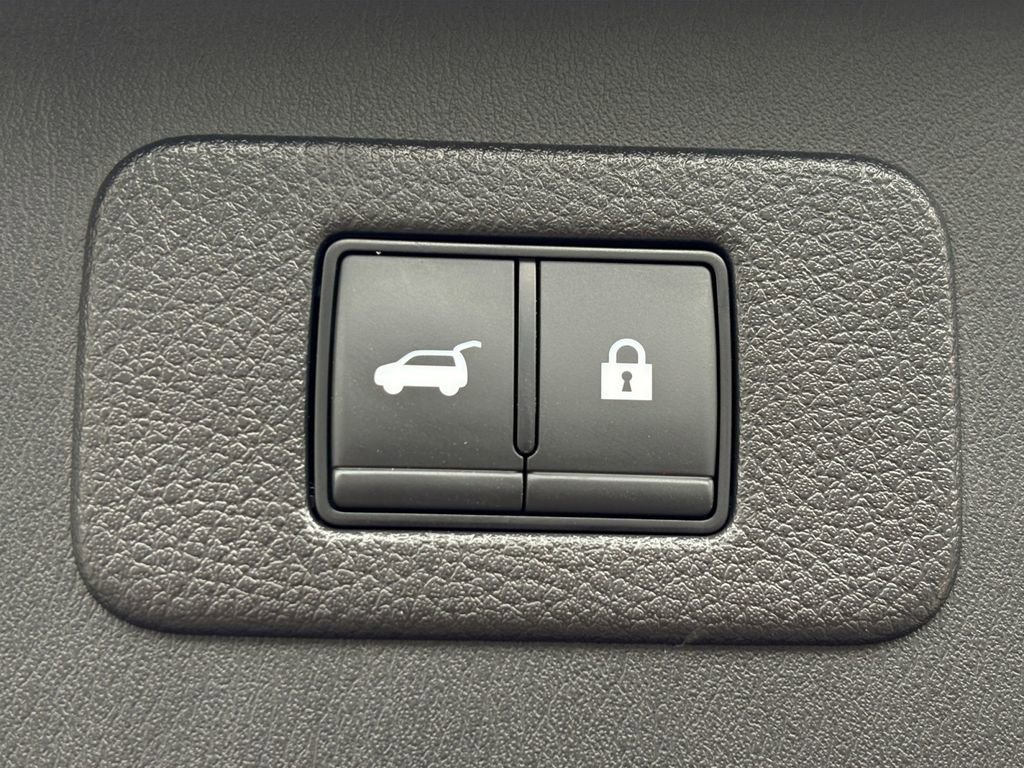 Used 2022 Nissan Armada Platinum w/ Captain's Chairs Package image 11