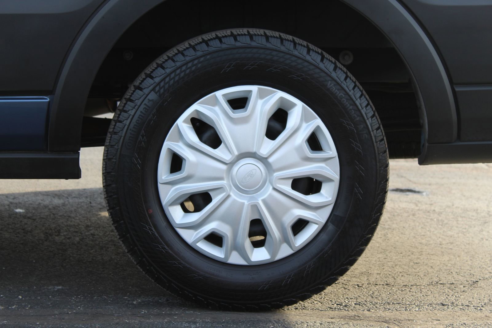 Used 2023 Ford Transit 350 XLT image 23