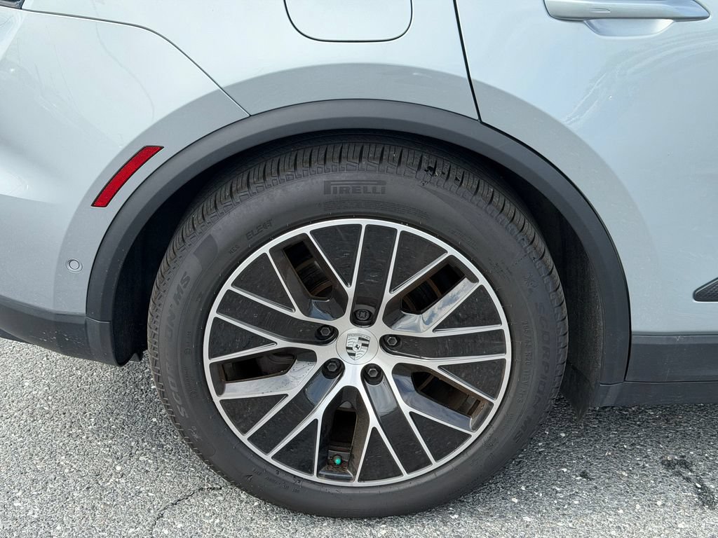 Used 2025 Porsche Macan 4 Electric AWD/4WD image 12