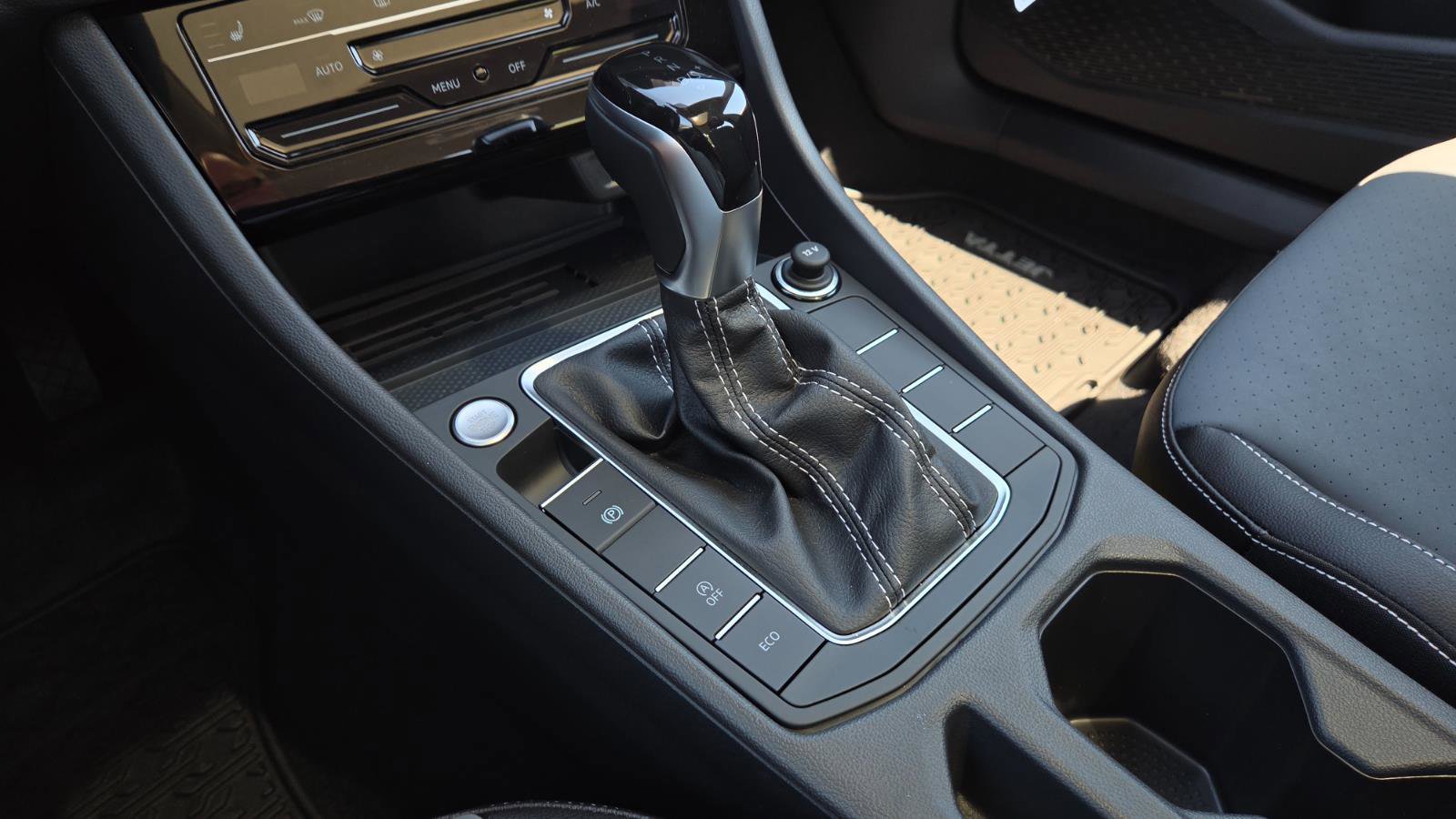 Used 2026 Volkswagen Jetta SE FWD image 33