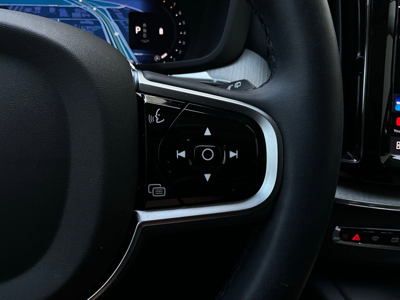 Used 2025 Volvo XC60 B5 Plus w/ Protection Package Premier image 36