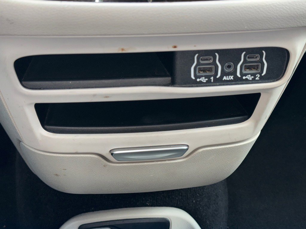 Used 2023 Chrysler Voyager LX image 13