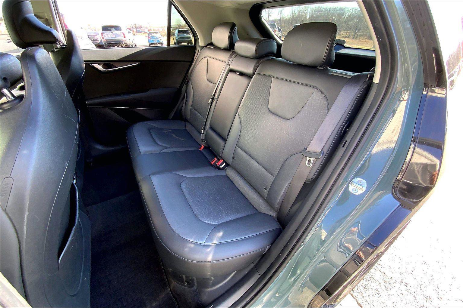 Used 2023 Kia Niro SX image 23