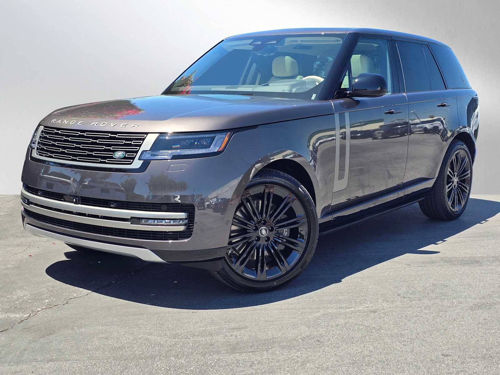 New 2025 Land Rover Range Rover SE image 1