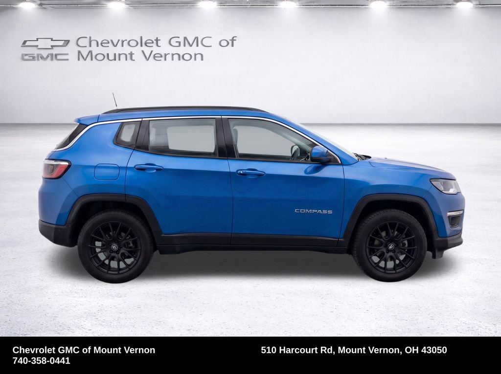 Used 2019 Jeep Compass Latitude w/ Cold Weather Group AWD/4WD image 9