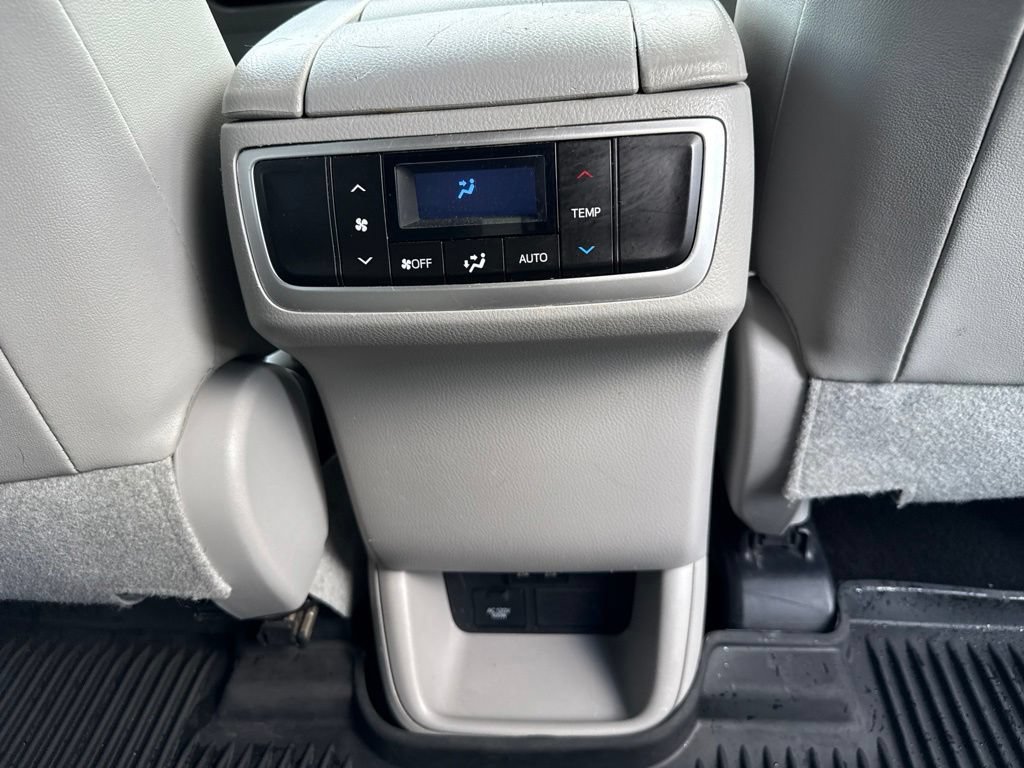 Used 2018 Toyota Highlander Limited AWD/4WD image 16