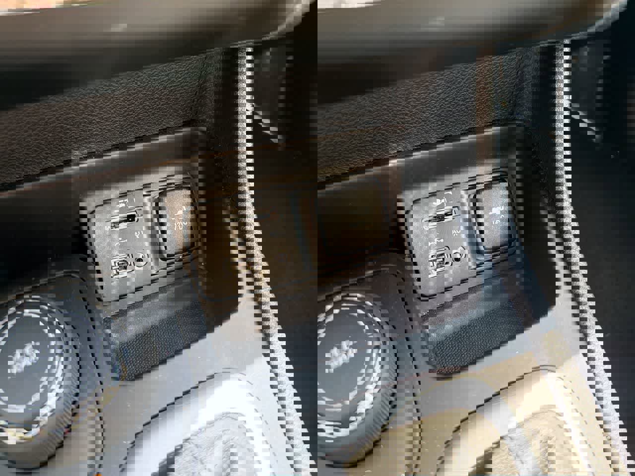 Used 2017 Jeep Cherokee Overland w/ Technology Group image 34