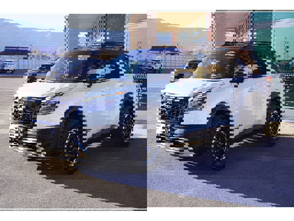 Used 2025 Nissan Pathfinder Rock Creek image 5