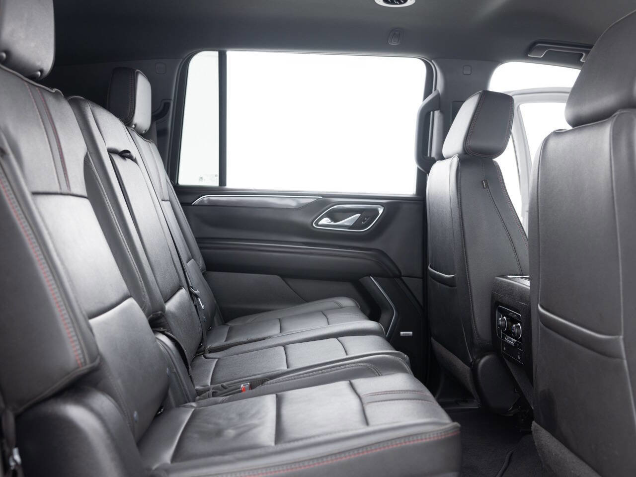 Used 2023 Chevrolet Suburban RST image 33