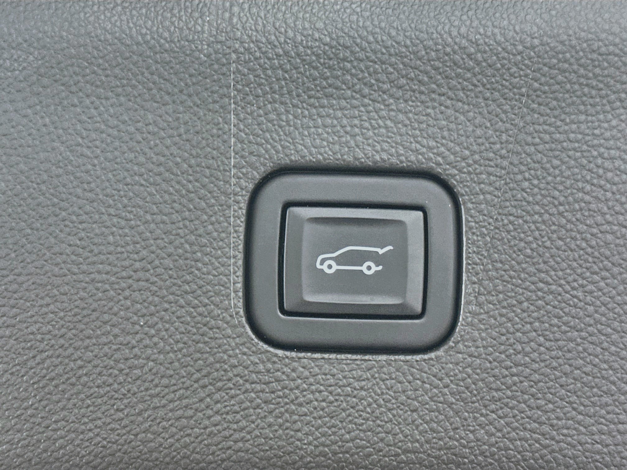 Used 2022 Buick Enclave Essence FWD image 31