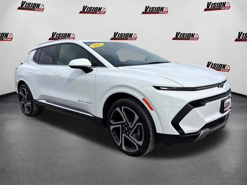 Used 2025 Chevrolet Equinox EV LT w/ Convenience Package II image 3