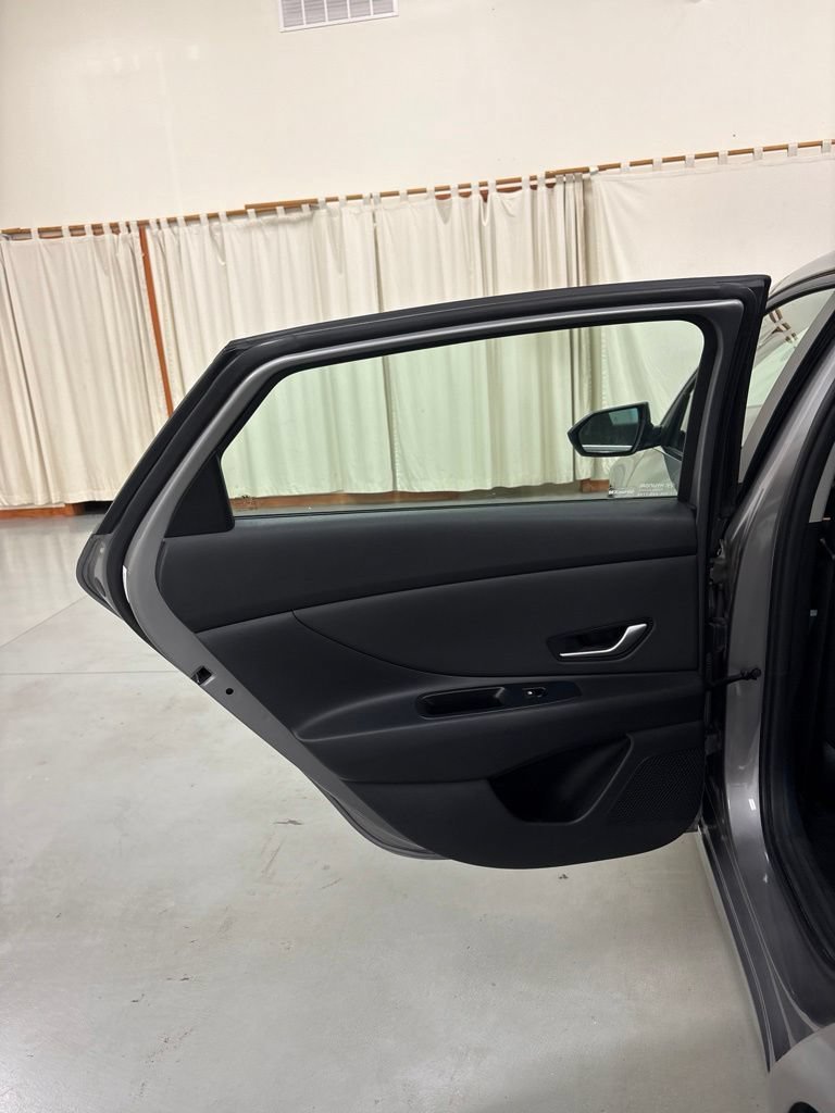 Used 2025 Hyundai Elantra SEL FWD image 20