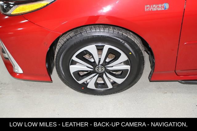 Used 2017 Toyota Prius Prime Advanced w/ Carpet Mat Package image 12
