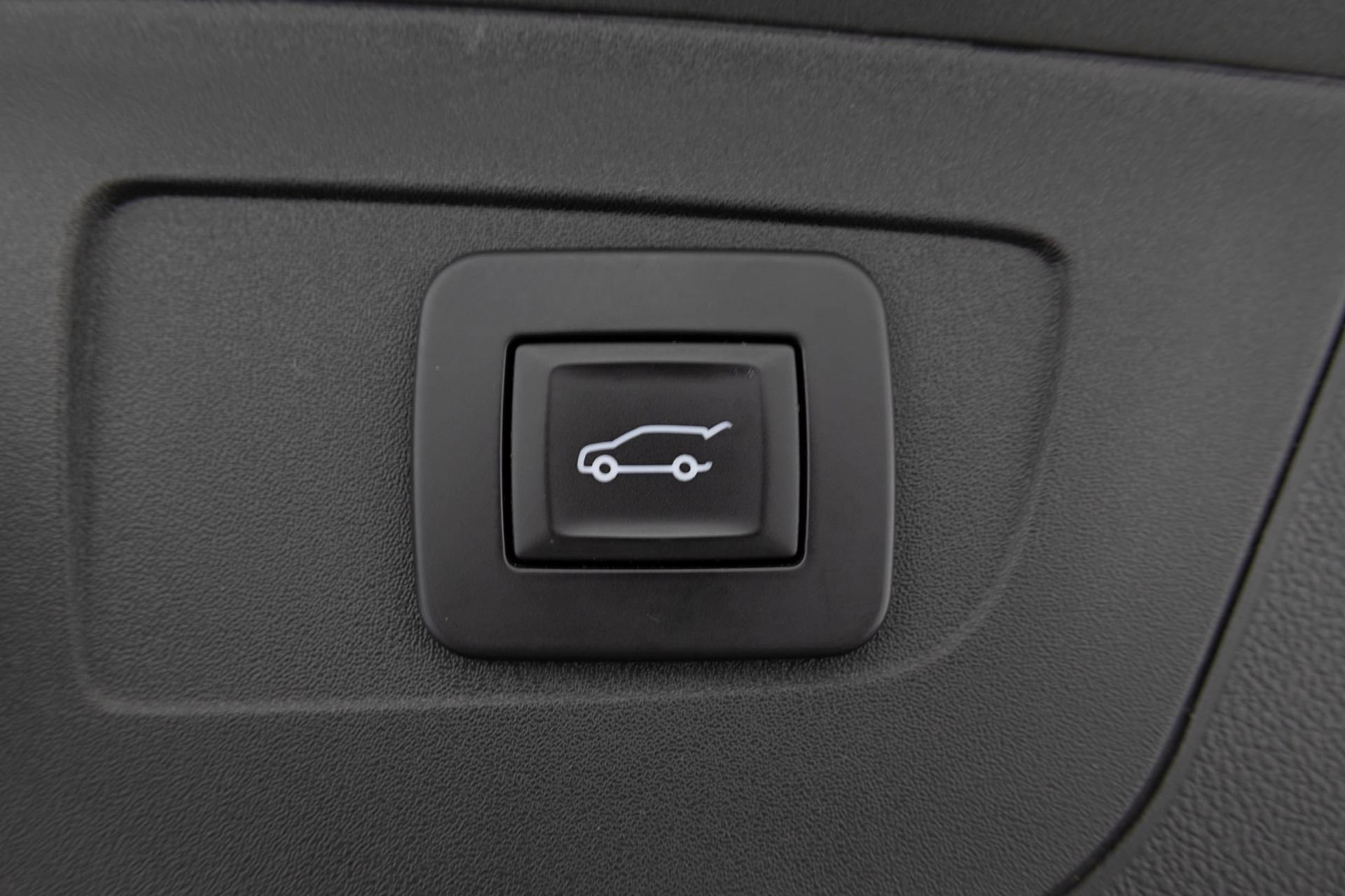 Used 2019 Buick Regal Essence w/ Driver Confidence Package I AWD/4WD image 38