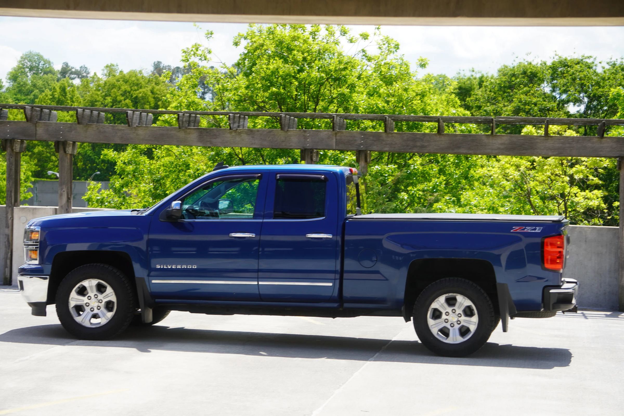 Used 2015 Chevrolet Silverado 1500 LTZ Z71 AWD/4WD image 7