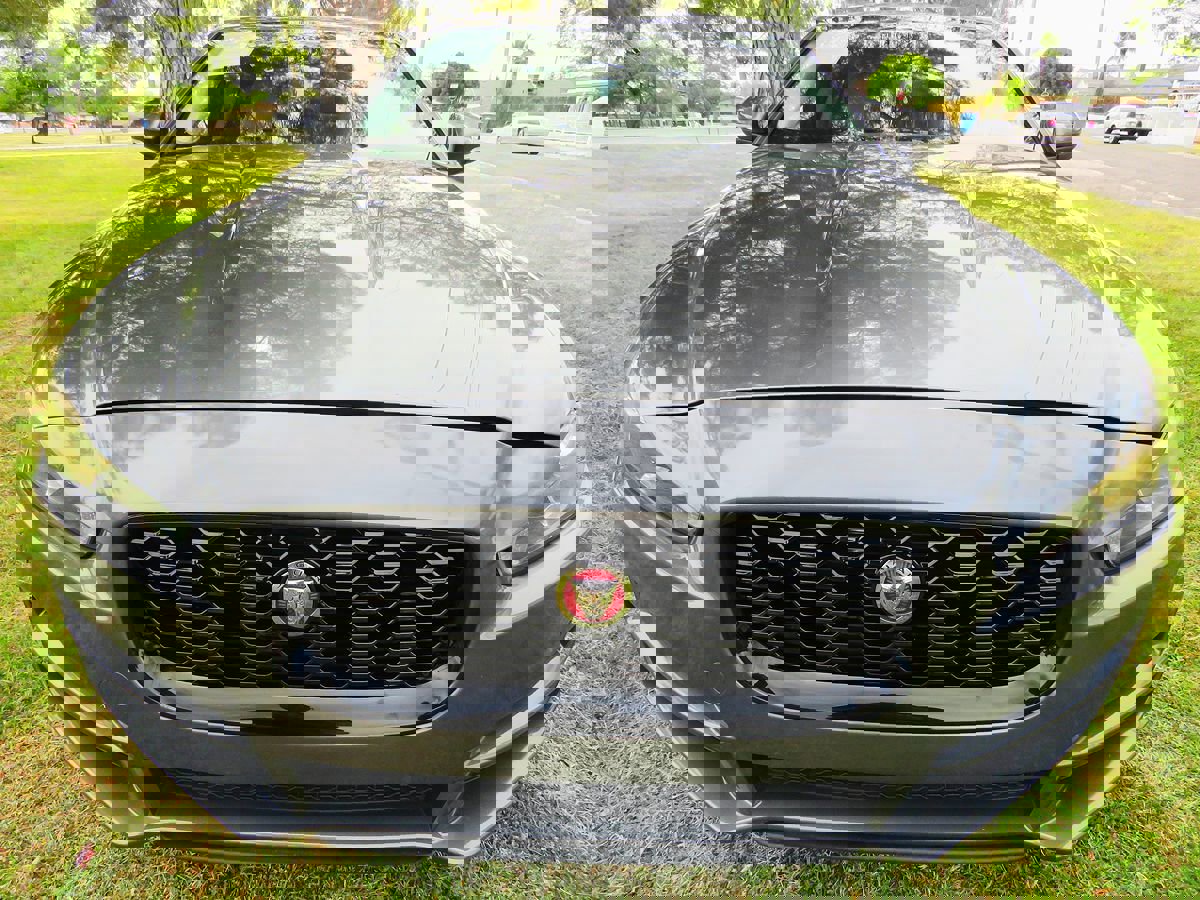 Used 2018 Jaguar XE Prestige image 12