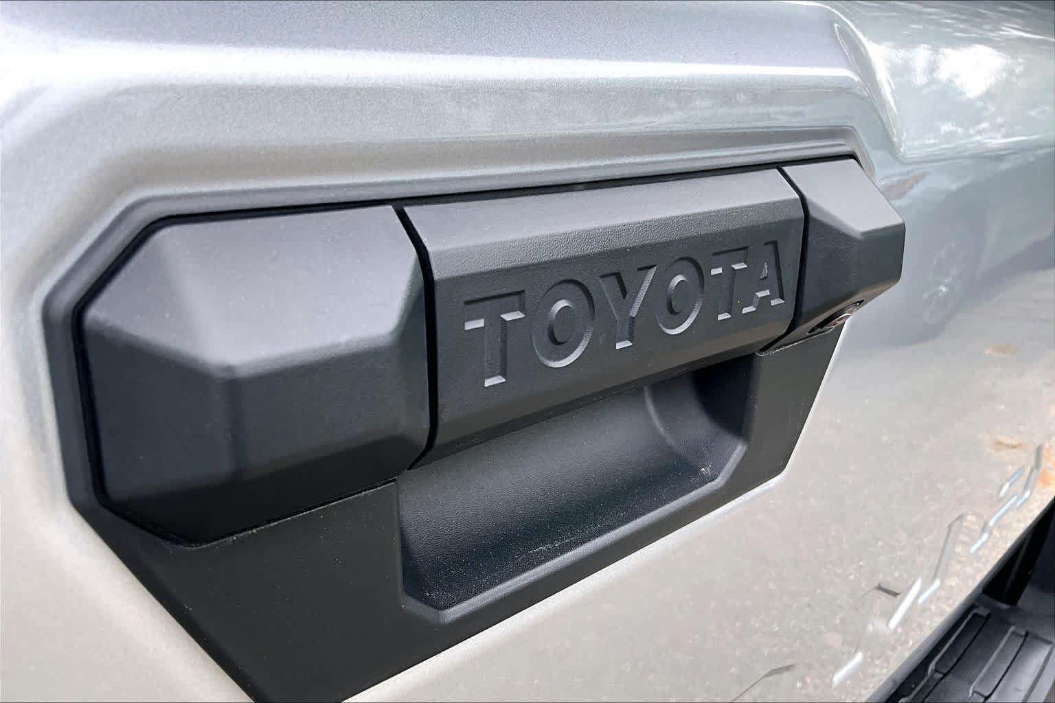 Certified 2025 Toyota Tacoma SR w/ SR Upgrade Package AWD/4WD image 29