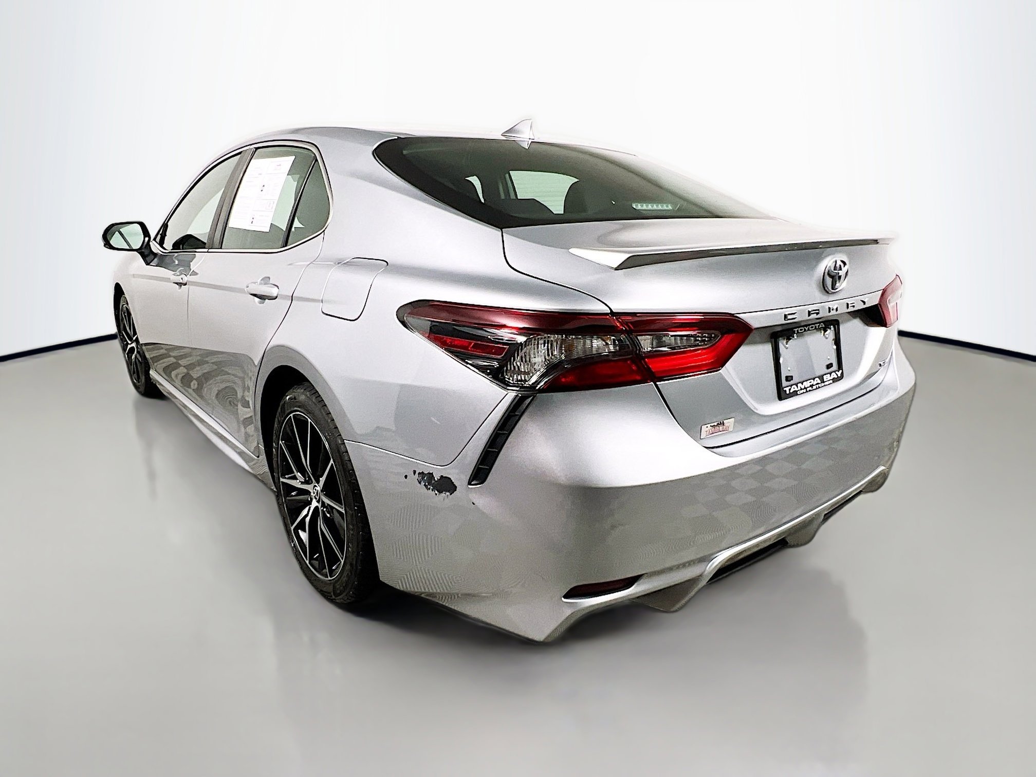 Used 2023 Toyota Camry SE image 8
