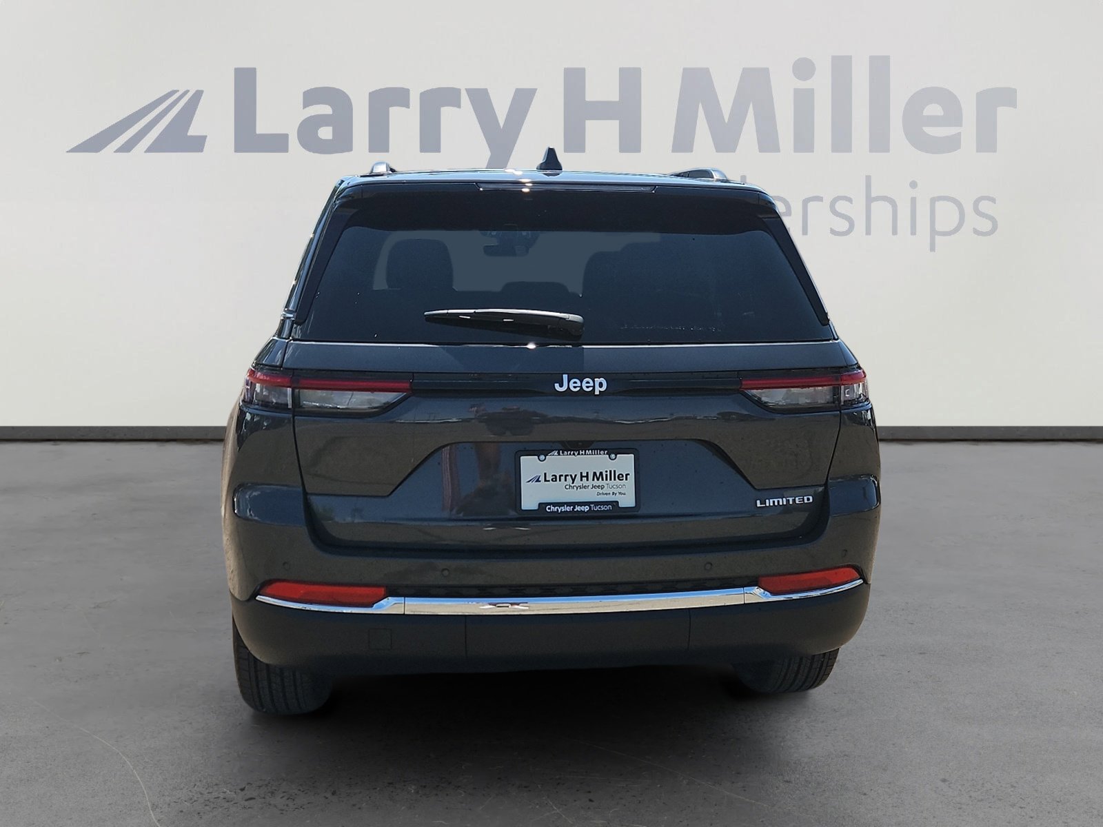 New 2025 Jeep Grand Cherokee Limited w/ Trailer Tow Package image 4