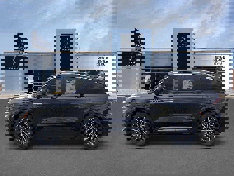 New 2026 Lincoln Nautilus Premier image 3