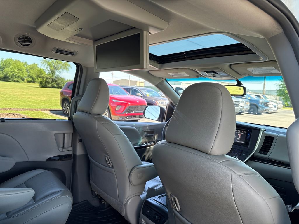 Used 2017 Toyota Sienna XLE Premium FWD image 41