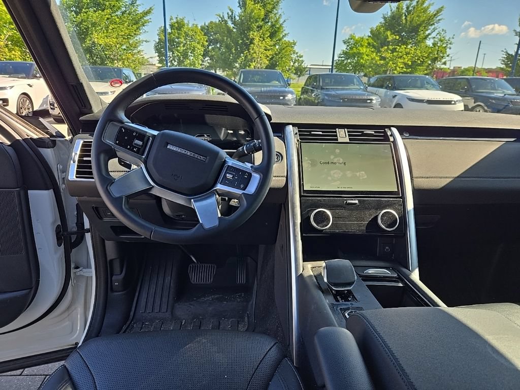 Certified 2025 Land Rover Discovery S AWD/4WD image 14