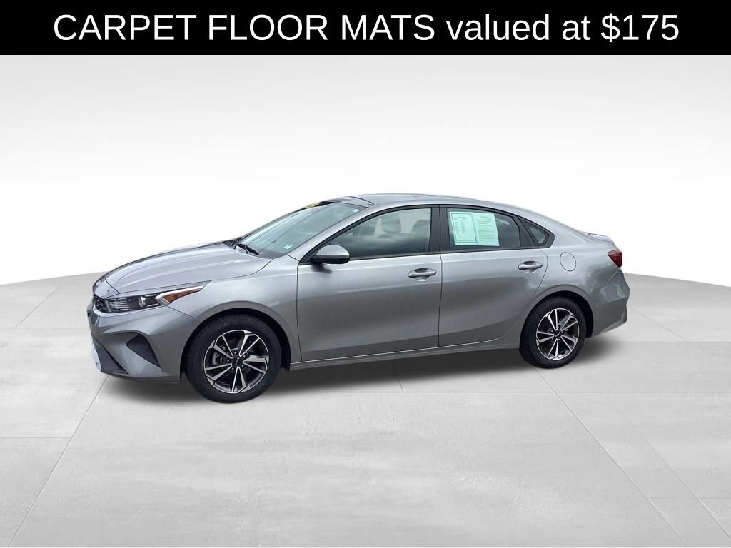 Used 2023 Kia Forte LXS image 3