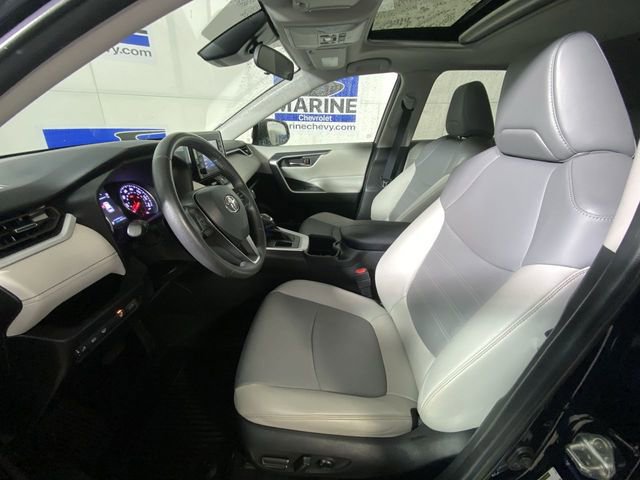 Used 2022 Toyota RAV4 XLE Premium image 25