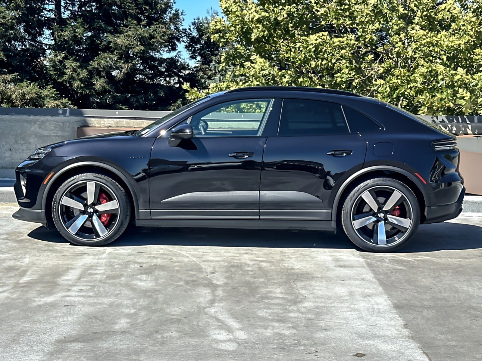 New 2025 Porsche Macan 4S Electric image 2