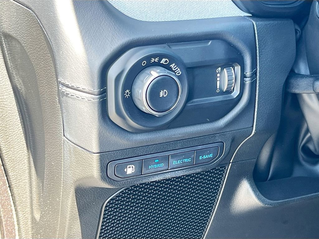 Certified 2025 Jeep Wrangler Unlimited Sahara w/ Safety Group image 10