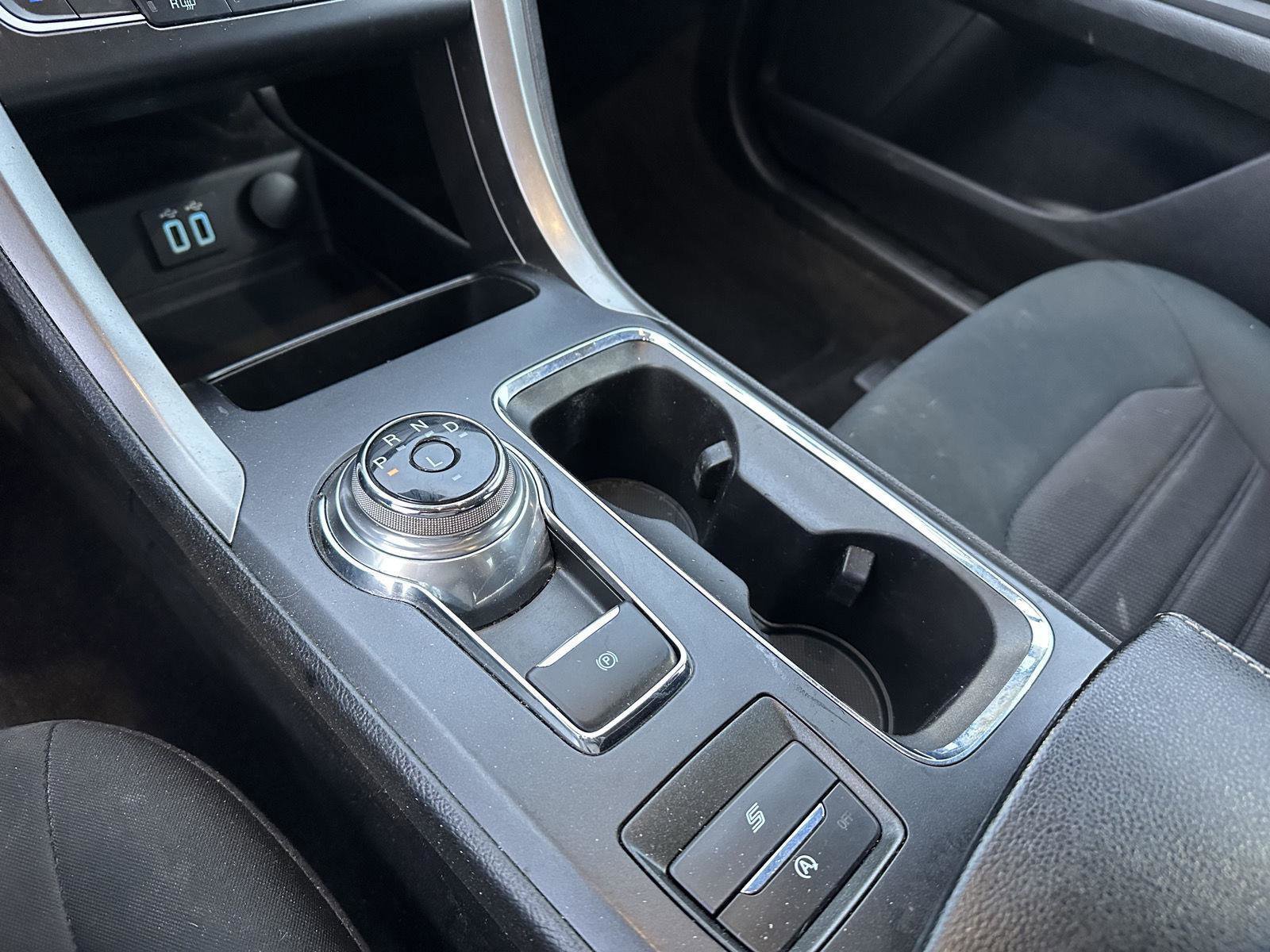 Used 2020 Ford Fusion SE FWD image 31