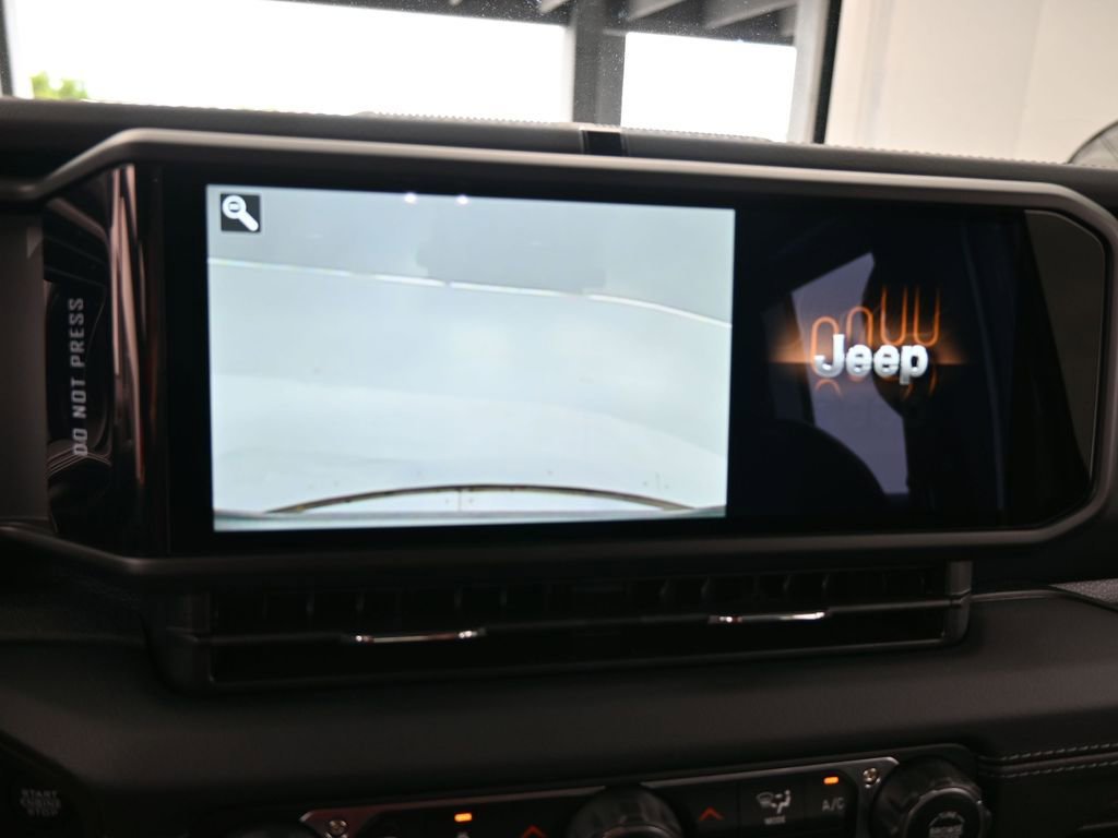 Used 2024 Jeep Gladiator Sport w/ Premium Package image 18