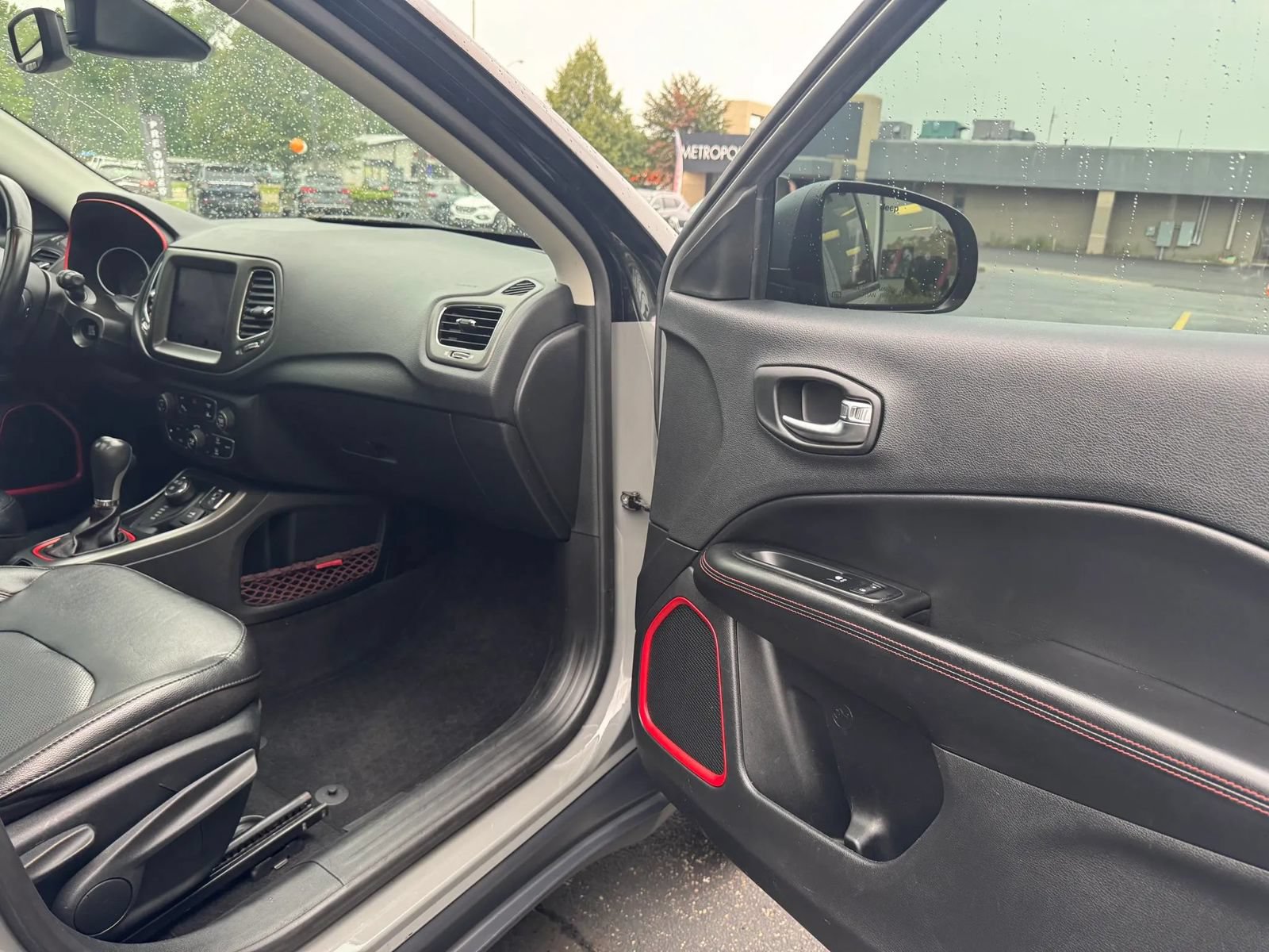 Used 2019 Jeep Compass Trailhawk w/ Leather Interior Group AWD/4WD image 12