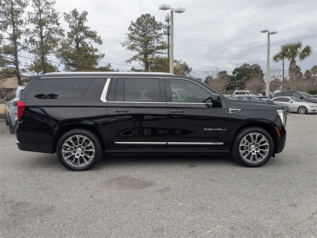 Used 2025 GMC Yukon XL Denali w/ Denali Reserve Package image 4