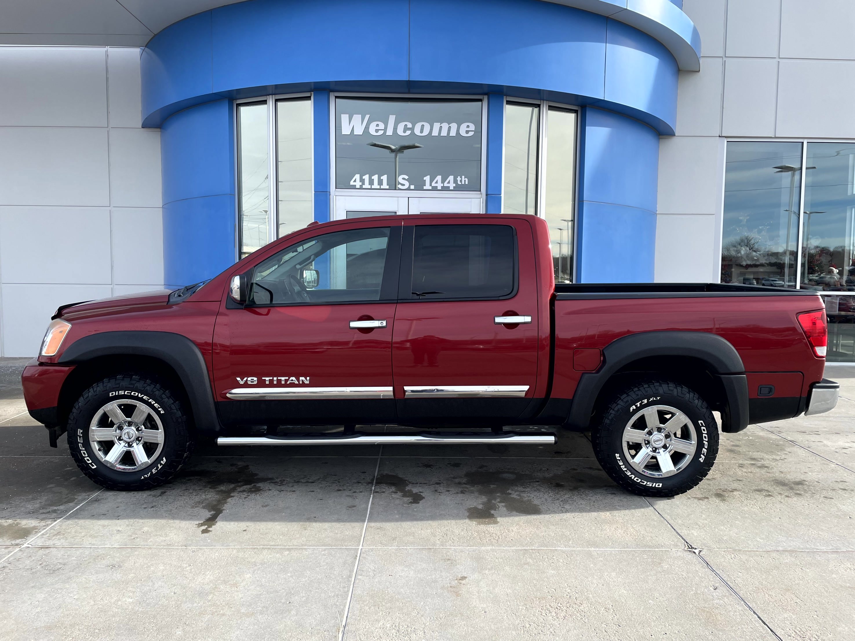 Used 2015 Nissan Titan SV w/ SV Value Truck Package image 1