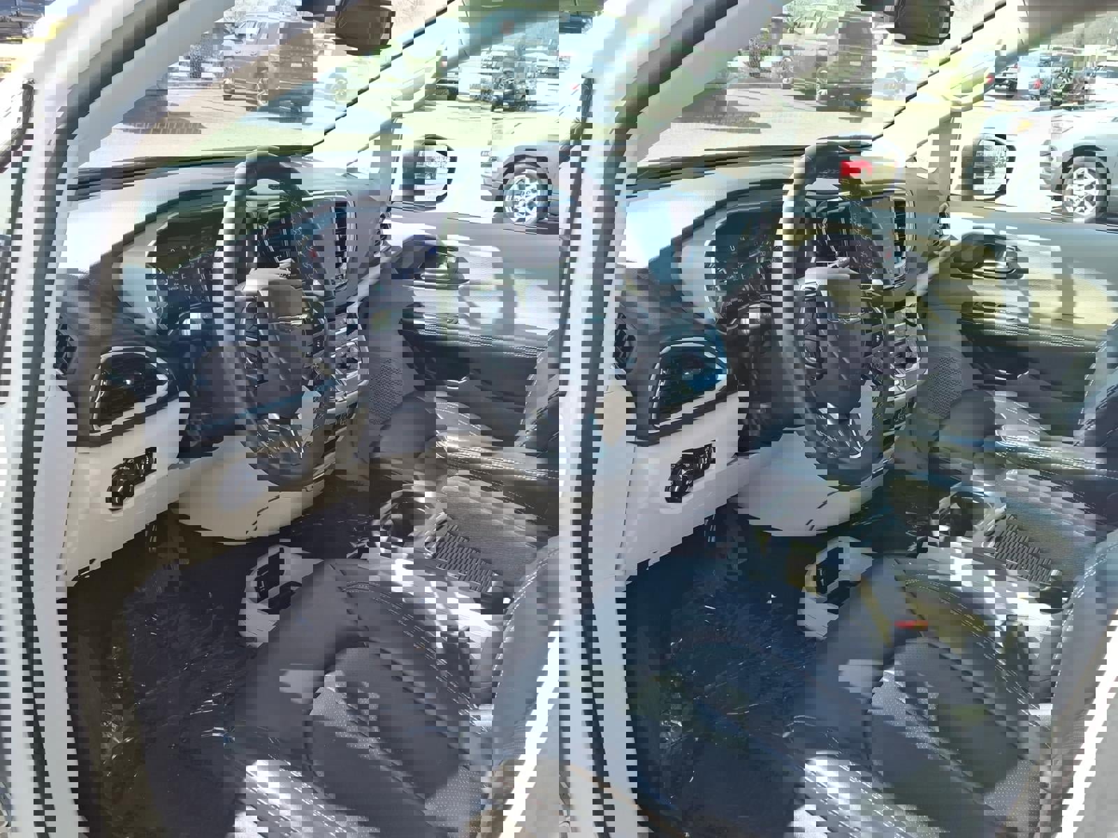 Used 2023 Chrysler Pacifica Touring-L image 5