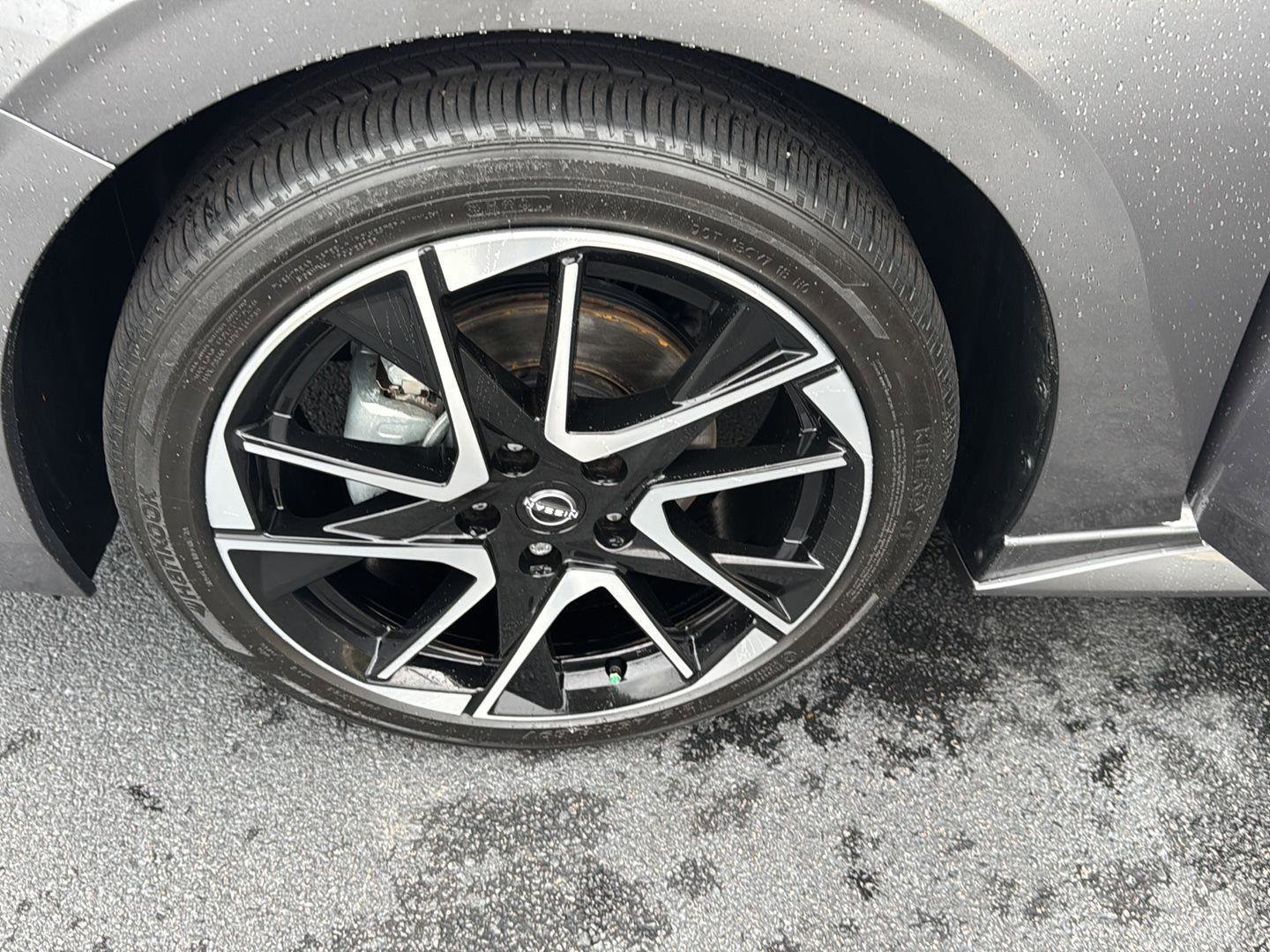 Used 2024 Nissan Sentra SR w/ SR Premium Package image 32