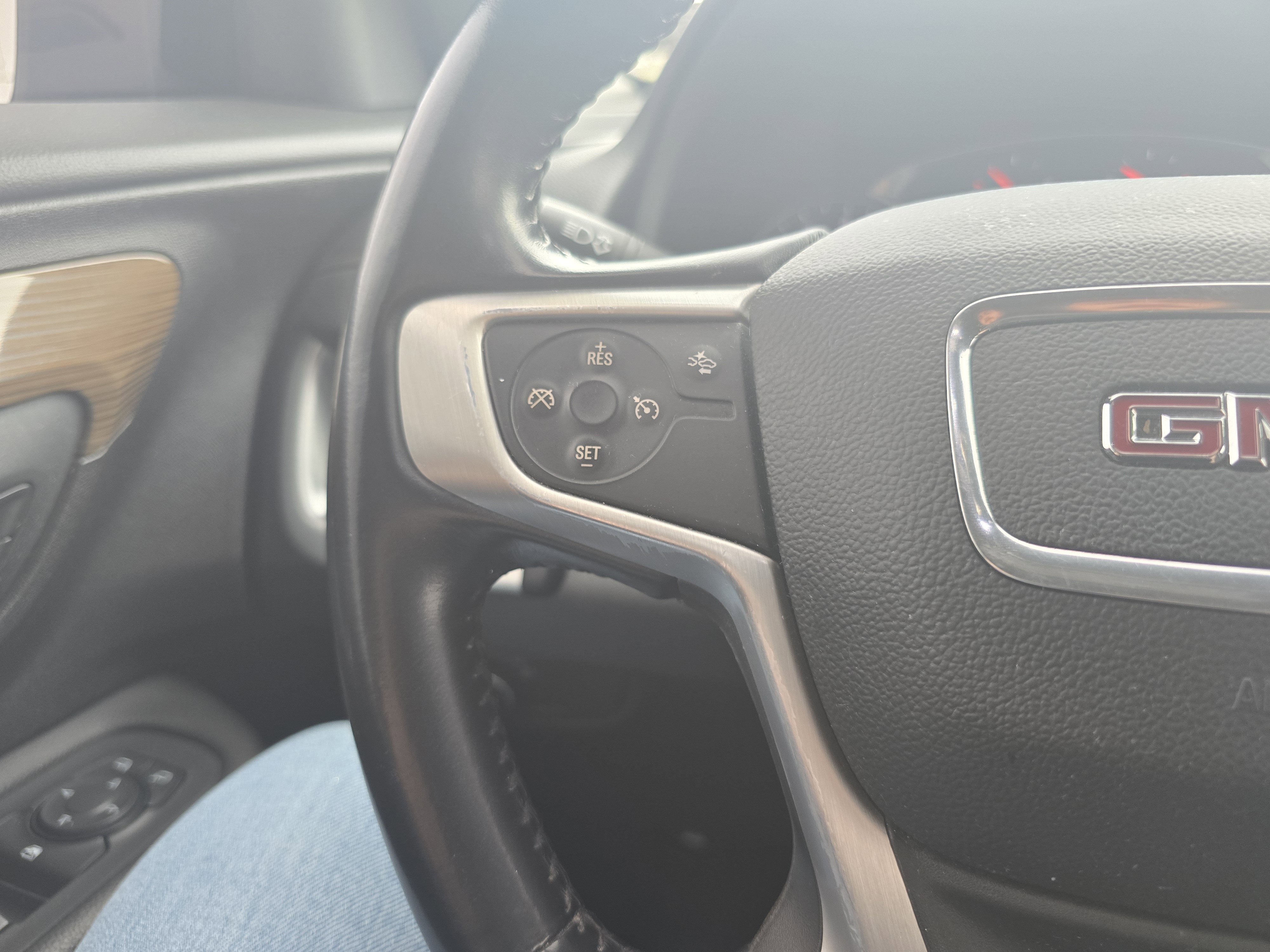 Used 2021 GMC Terrain SLE w/ Driver Convenience Package AWD/4WD image 17