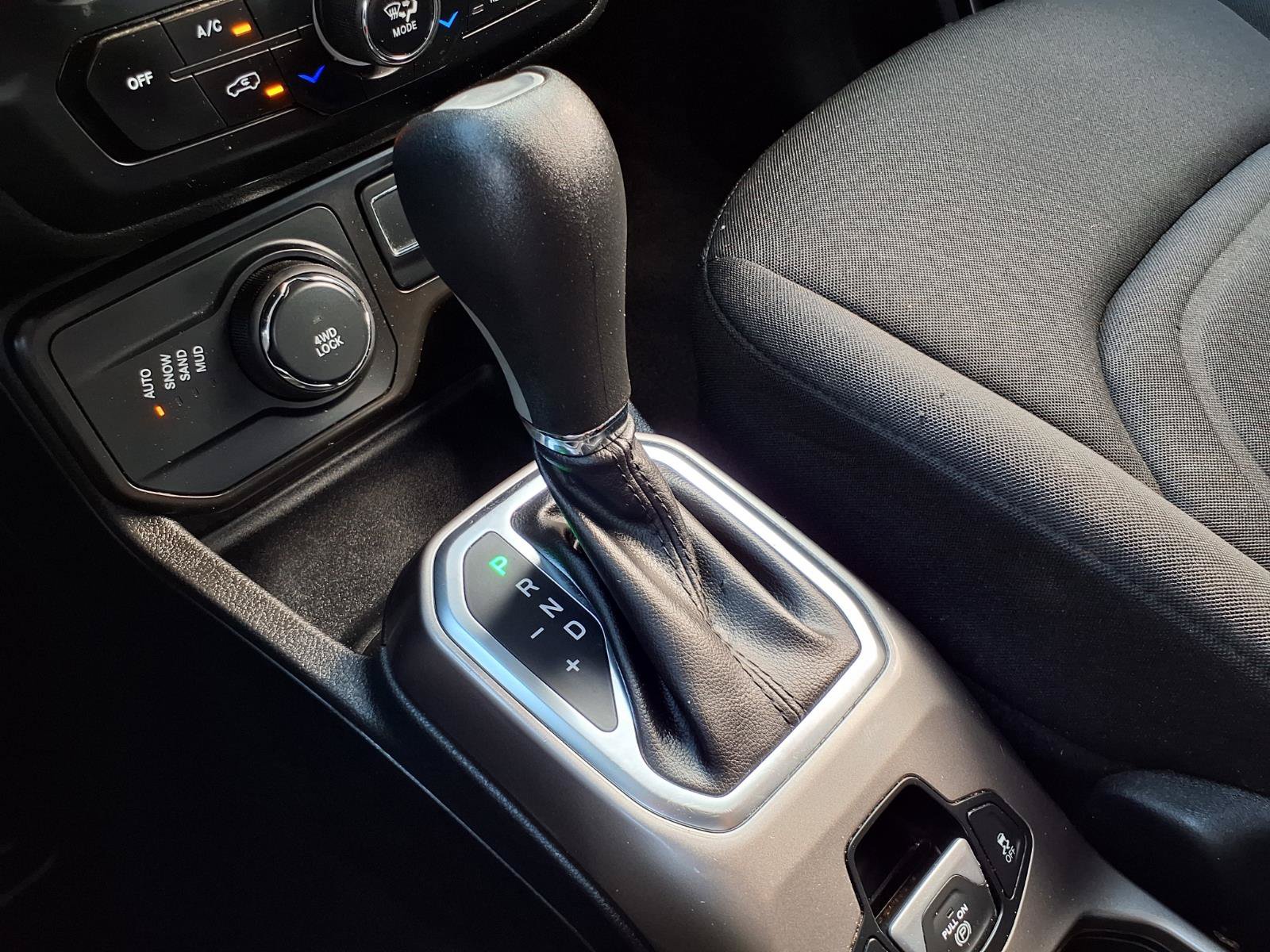 Used 2022 Jeep Renegade Latitude AWD/4WD image 12