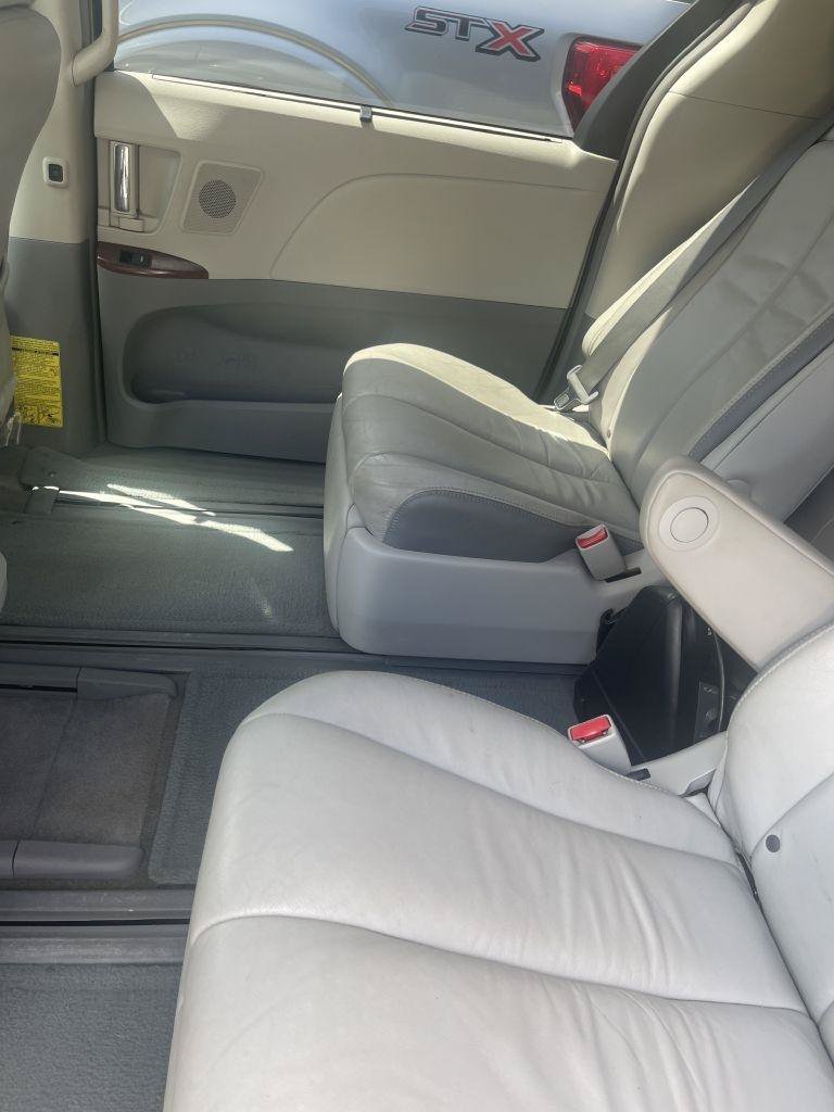 Used 2014 Toyota Sienna Limited w/ Limited Premium Package FWD image 20