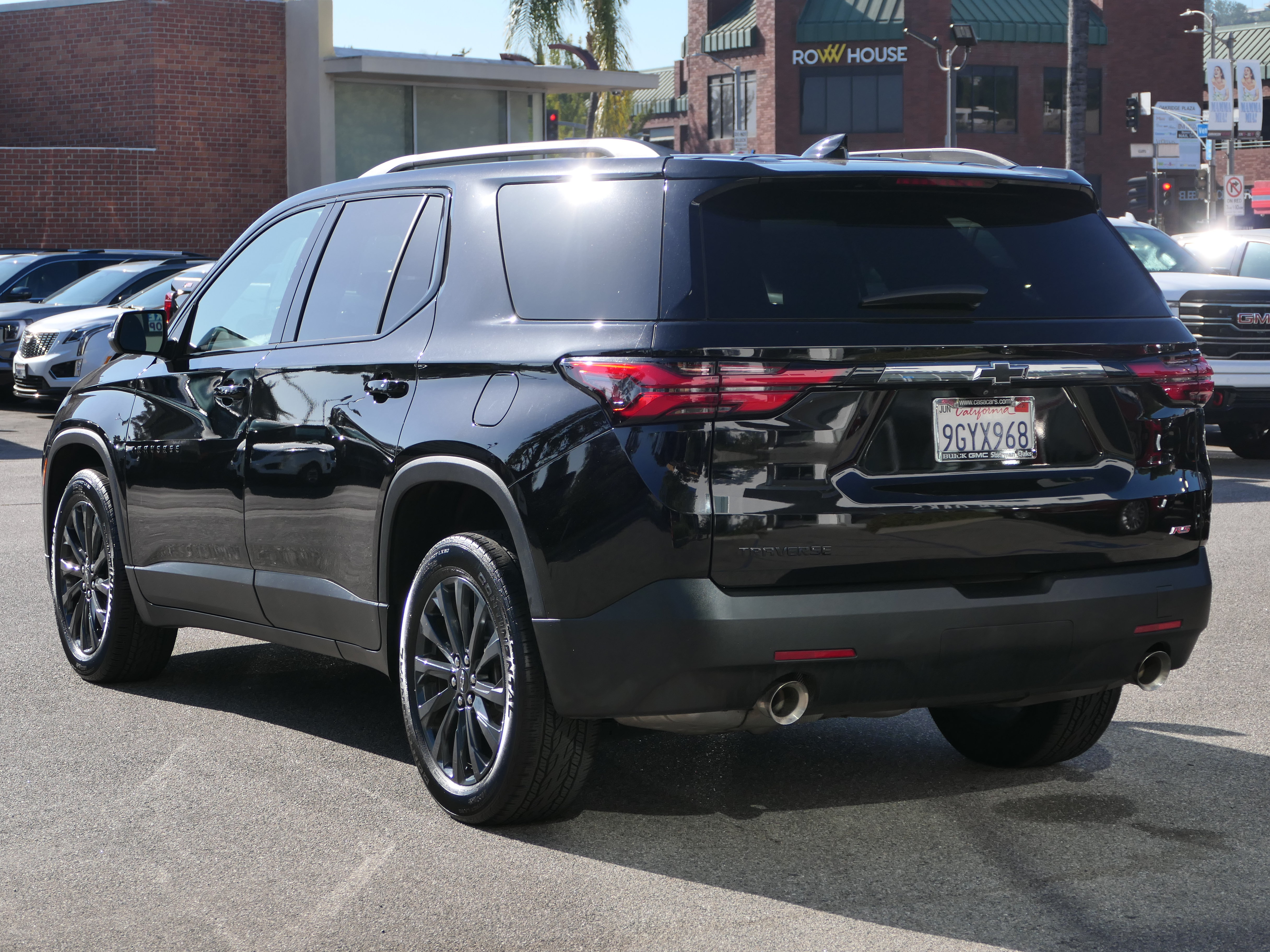 Used 2023 Chevrolet Traverse RS FWD image 3