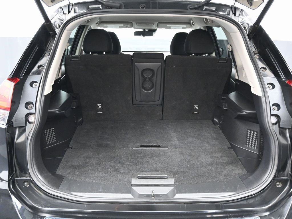 Used 2020 Nissan Rogue SV image 14