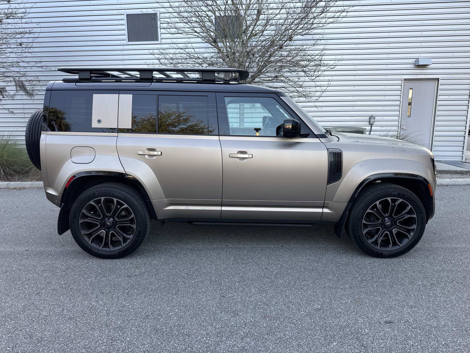 Used 2025 Land Rover Defender 110 image 5