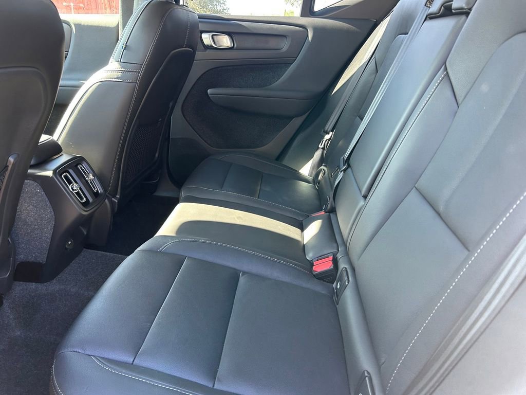 Used 2025 Volvo XC40 B5 Core w/ Protection Package Premier image 15